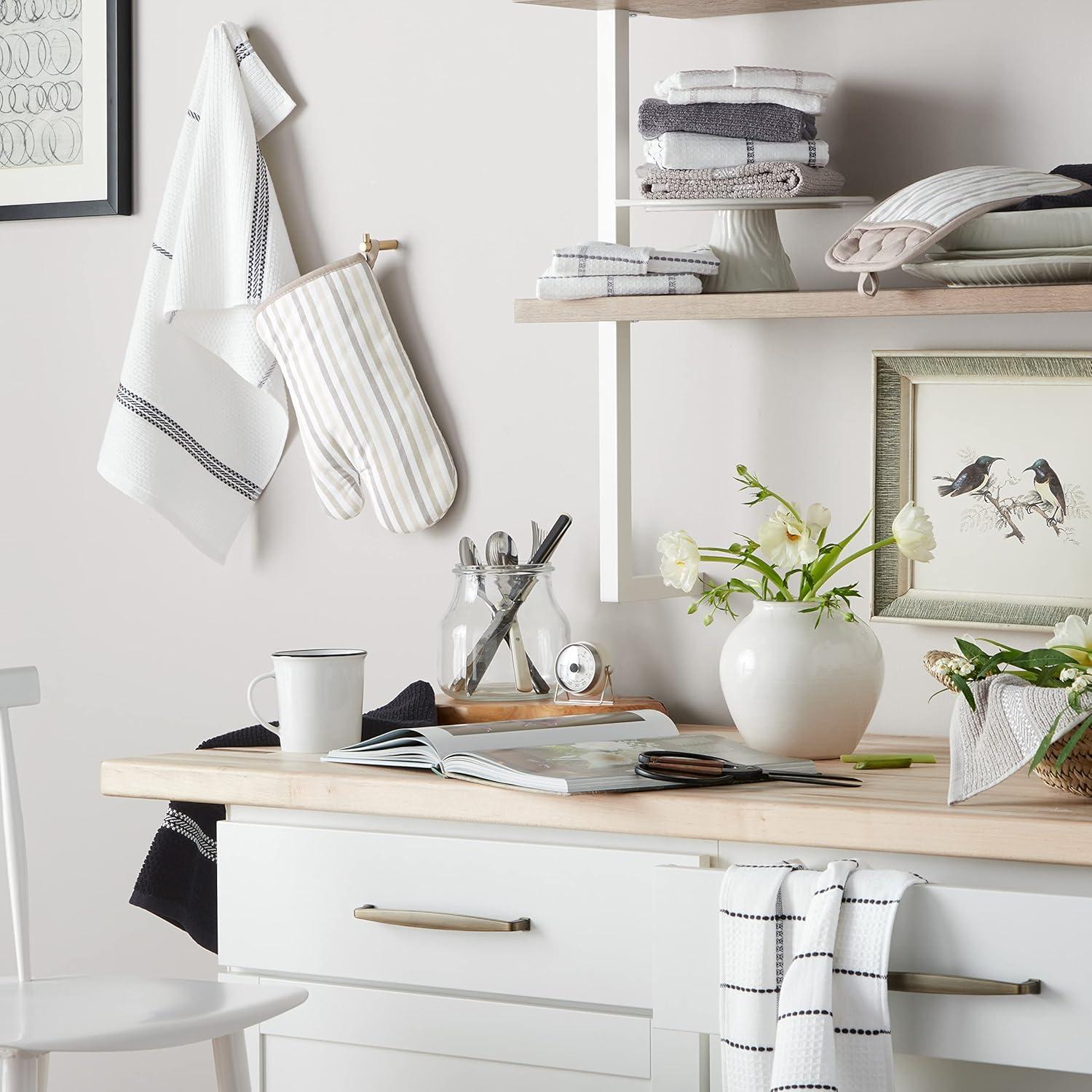 imageMartha Stewart Daisy Stripe Pot Holder Set 2Pack Green 7quotx10quotLinen